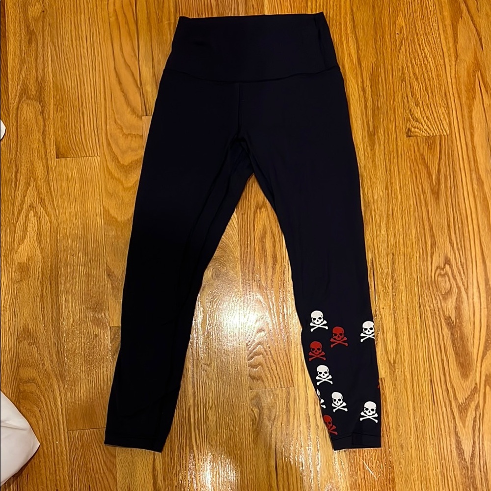 Lululemon Athletica navy Leggings with skull print